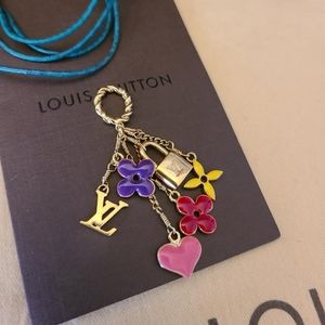 RARE💖🌈Louis Vuitton Charm necklace multicolor LV